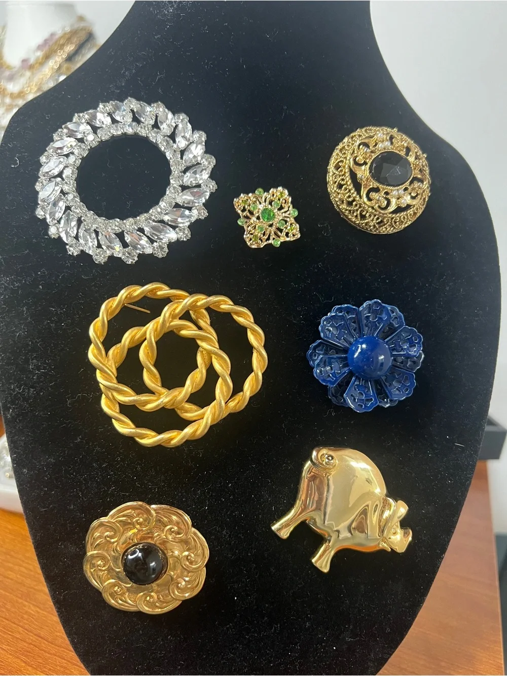 Vintage Brooch Lot -7 in total